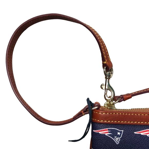 Dooney & Bourke Patriots Leather Wristlet - New with tags - Picture 6 of 10